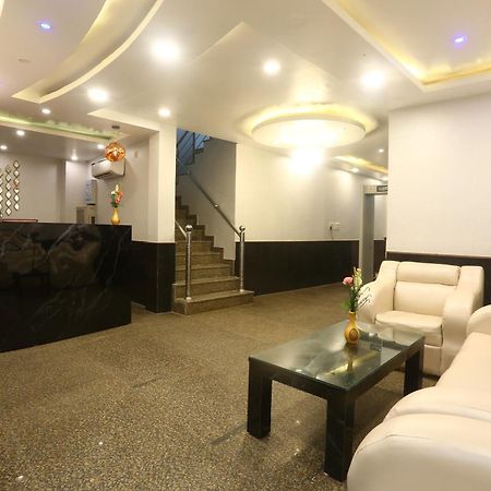Hotel Earth Delhi  Bagian luar foto