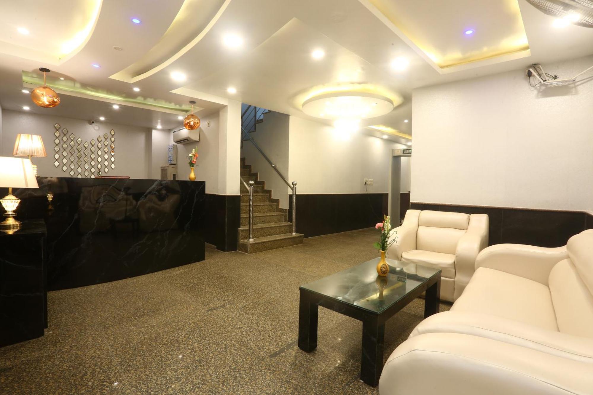 Hotel Earth Delhi  Bagian luar foto