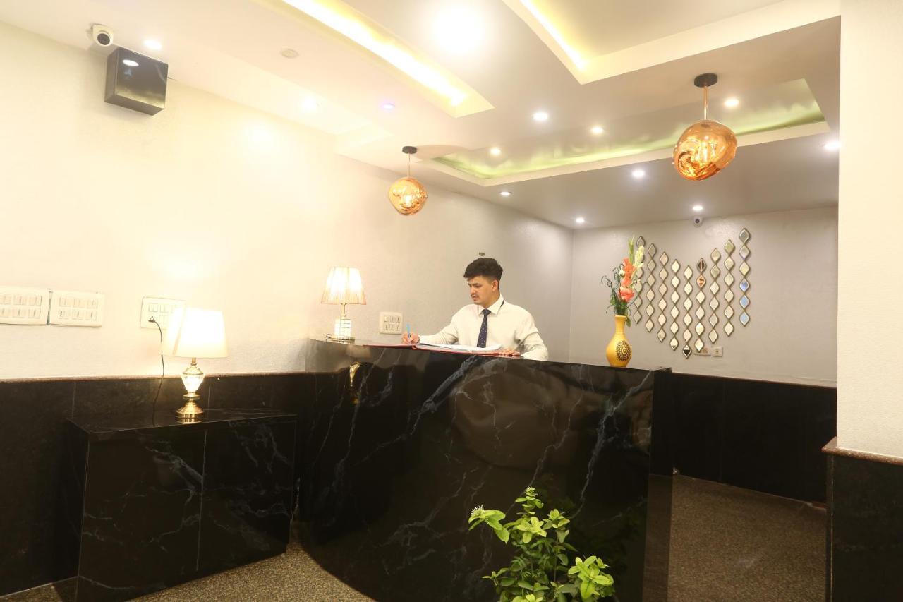 Hotel Earth Delhi  Bagian luar foto
