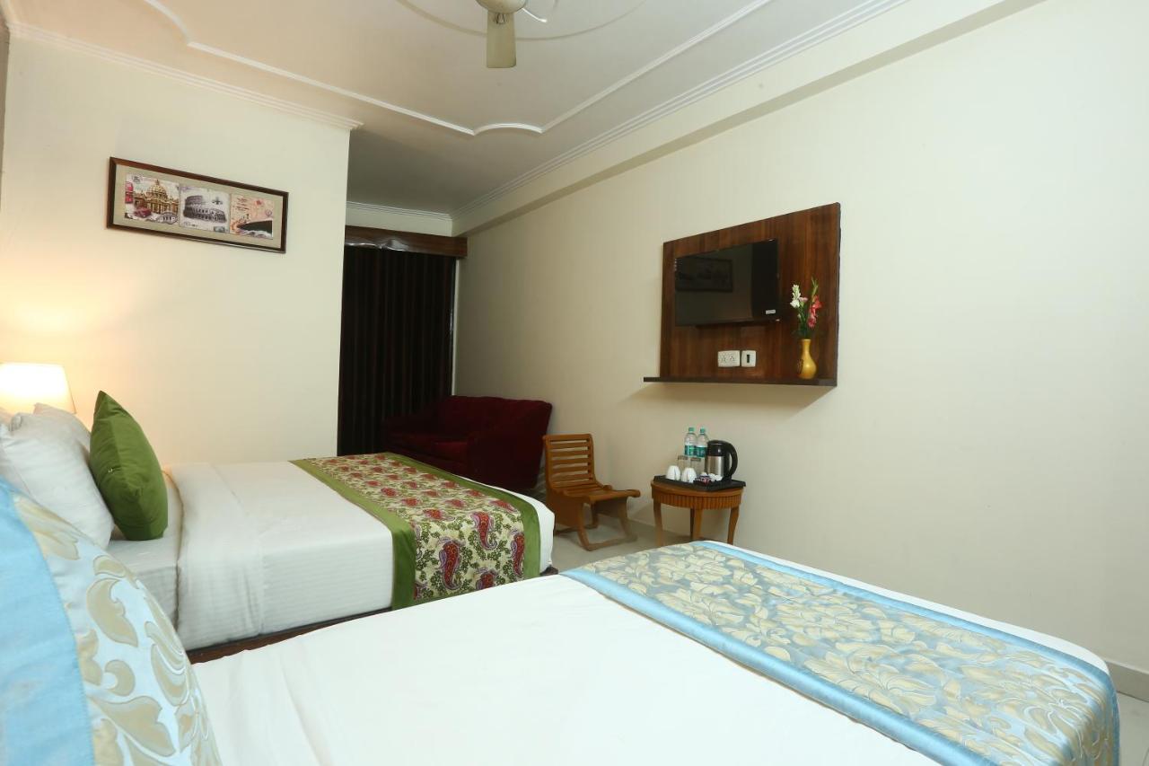 Hotel Earth Delhi  Bagian luar foto