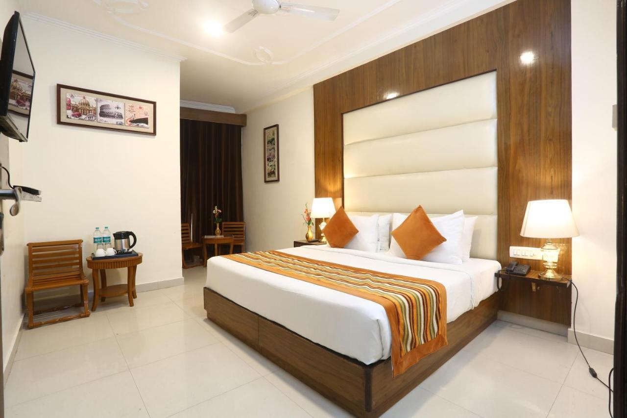 Hotel Earth Delhi  Bagian luar foto