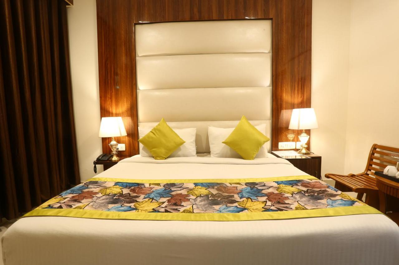 Hotel Earth Delhi  Bagian luar foto