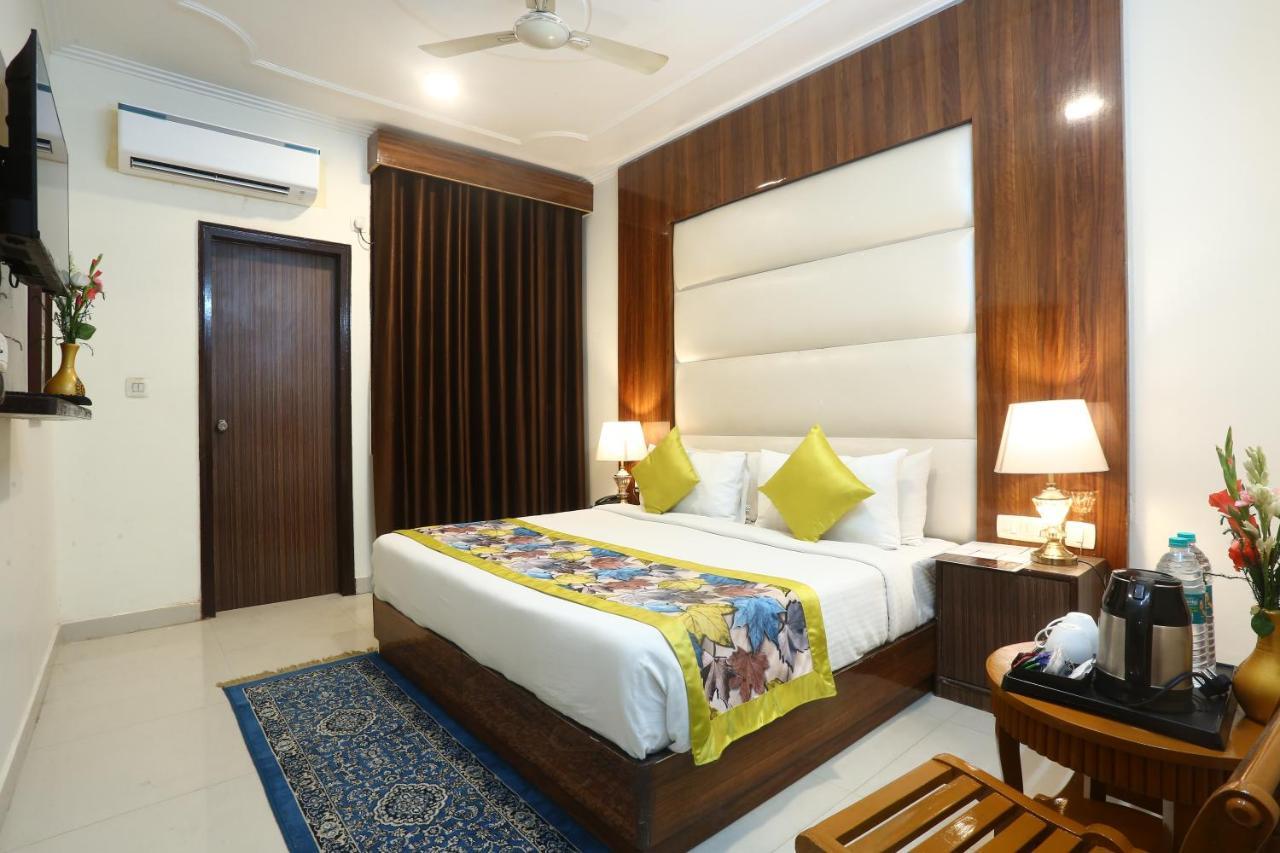 Hotel Earth Delhi  Bagian luar foto