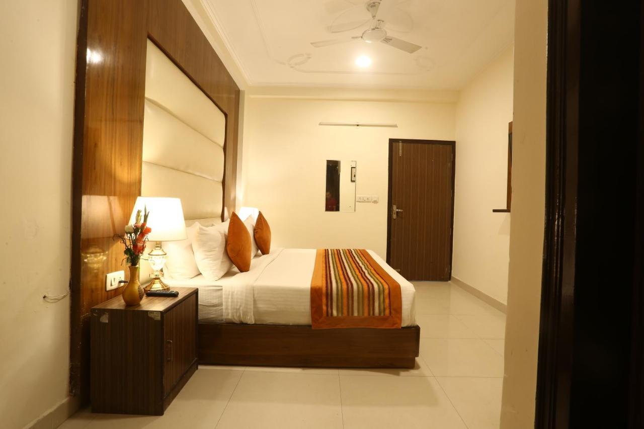 Hotel Earth Delhi  Bagian luar foto