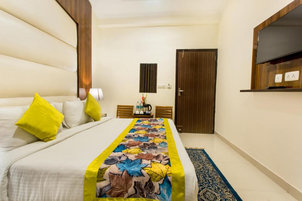 Hotel Earth Delhi  Bagian luar foto