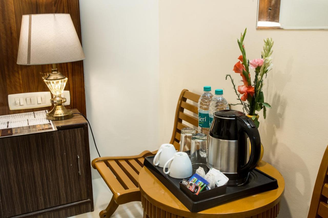 Hotel Earth Delhi  Bagian luar foto
