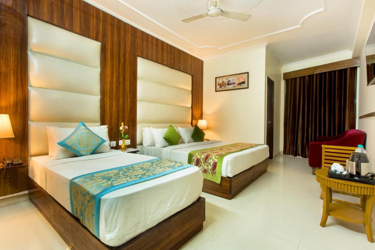 Hotel Earth Delhi  Bagian luar foto